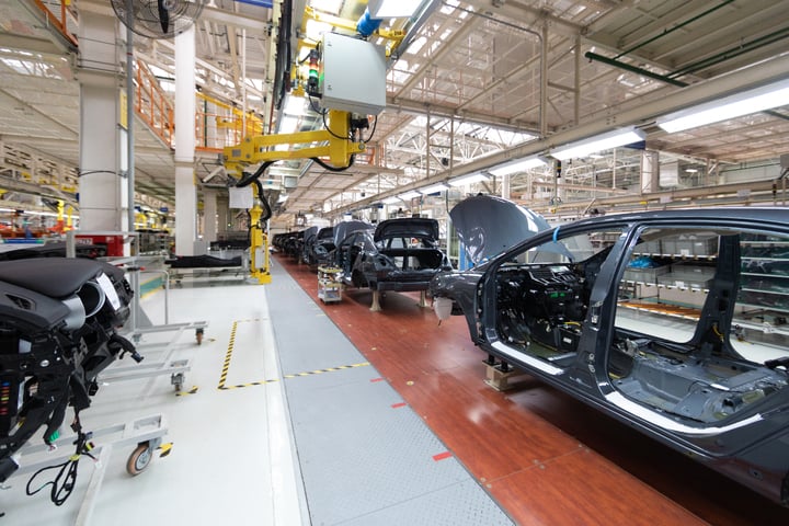 add-details-car-body-robotic-equipment-makes-assembly-car-modern-car-assembly-factory-1