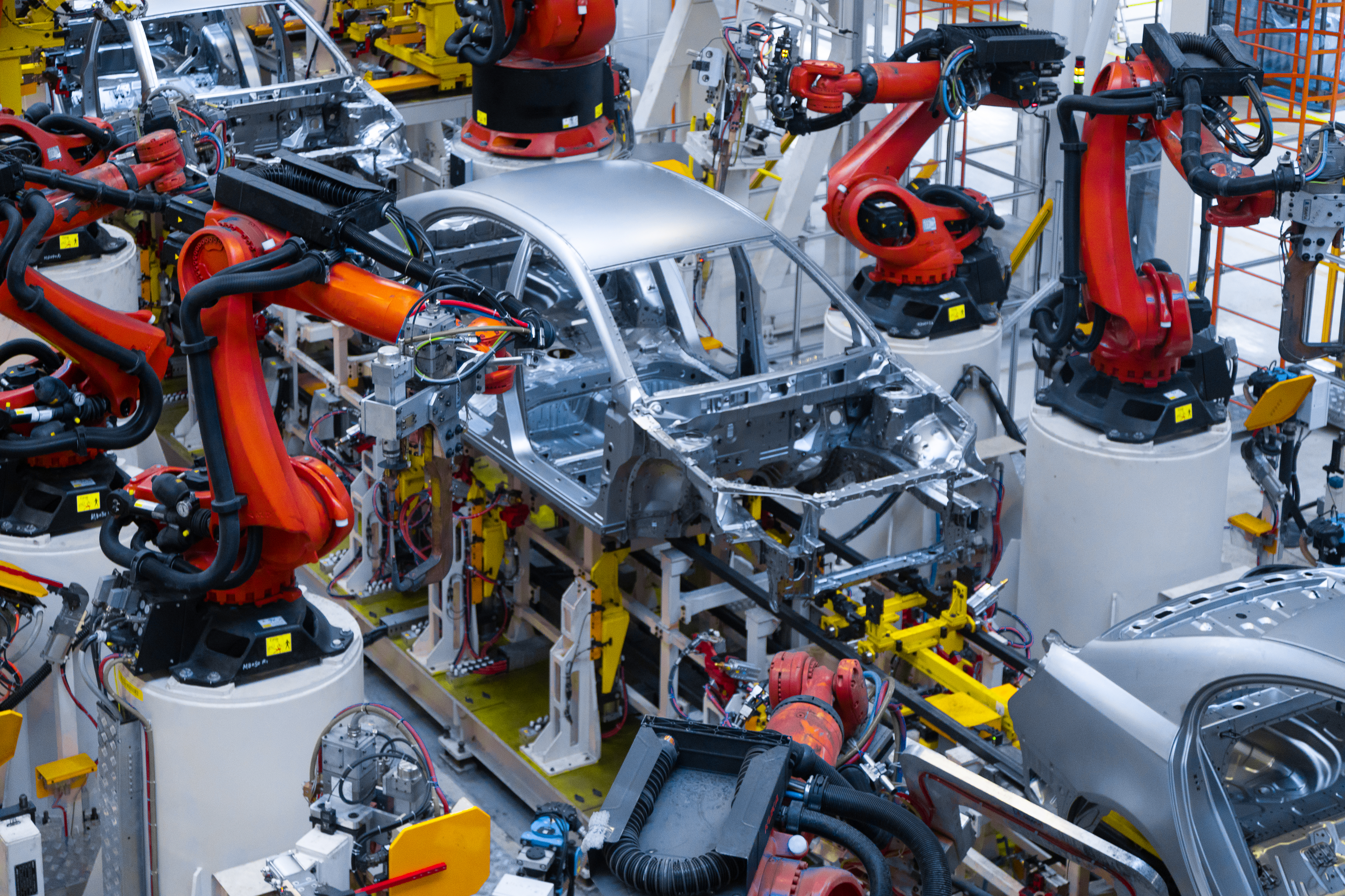 assembly-line-production-new-car-automated-welding-car-body-production-line-robotic-arm-car-production-line-is-working (1)