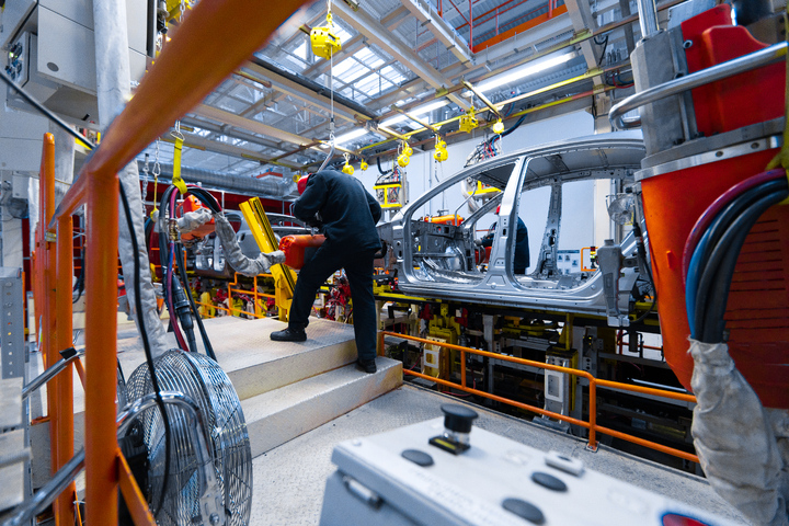 workers-assemble-car-modern-automated-assembly-line-cars-latest-technological-neutral-technologies-production-cars-plant-assembly-cars-conveyor-1